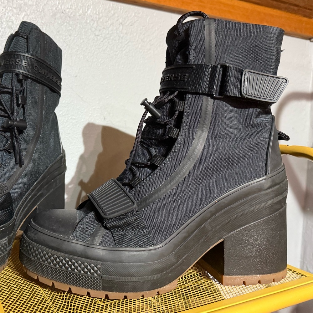 Rare converse GR82 combat boots size 8 LIKE NEW with box, black